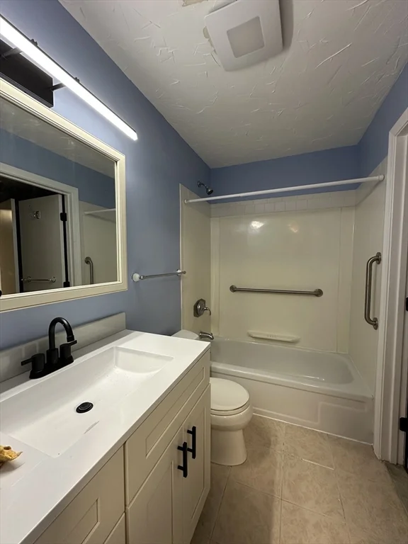 79 Greenbrook Dr, Stoughton