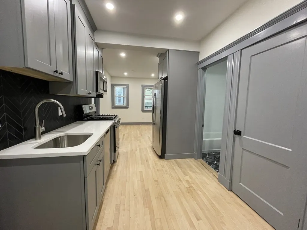 41 Long Ave, Brighton