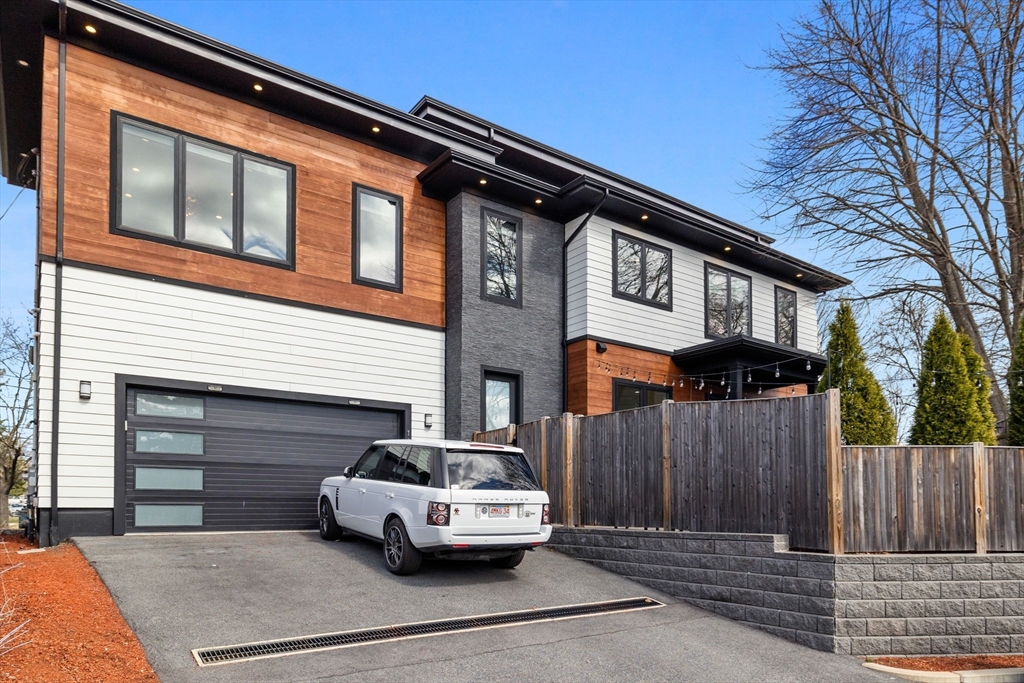 706 Saw Mill Brook Pkwy, Newton Center