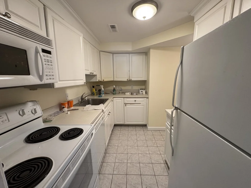 66 Jericho Rd, Weston