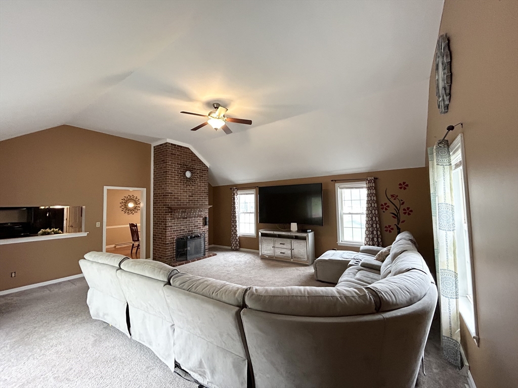 35 Fox Meadow Dr, Worcester