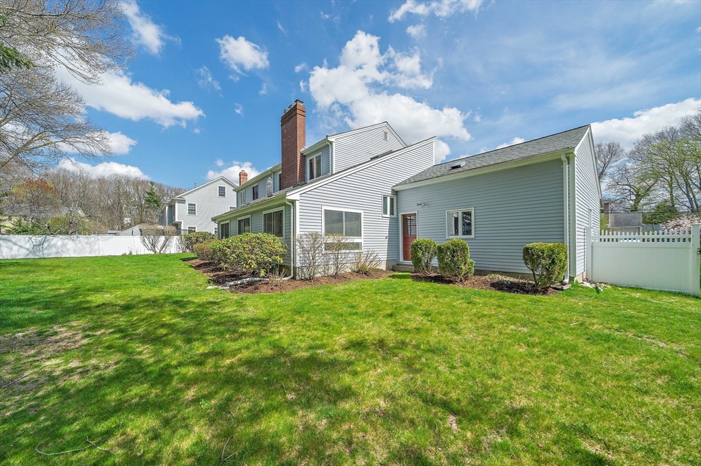 28 Mansfield Rd, Wellesley