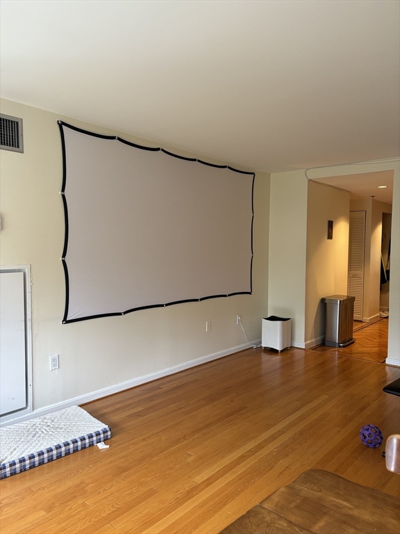 931 Massachusetts Ave, Mid-Cambridge