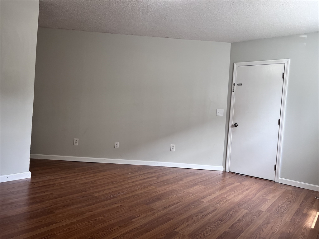 991 County St, Fall River