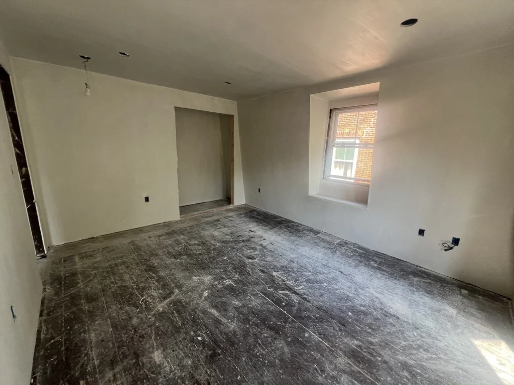 395 W 4th St, South Boston