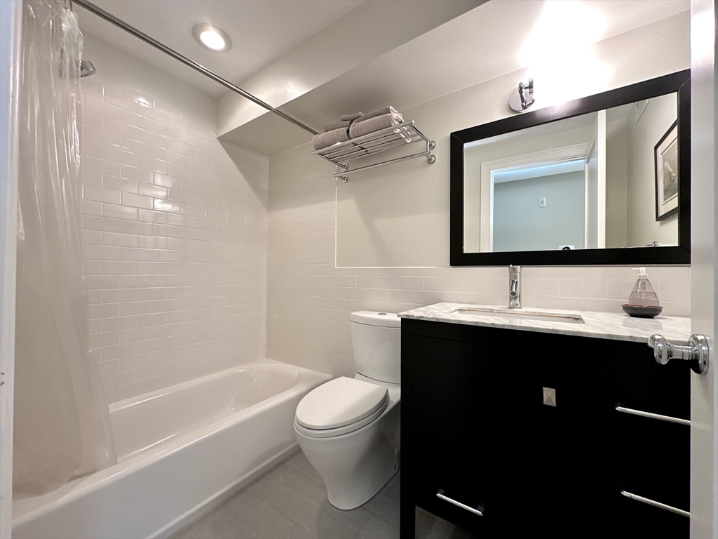 73 Broad St, Downtown