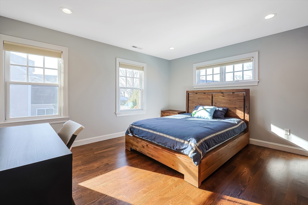 7 Marshall Rd, Wellesley