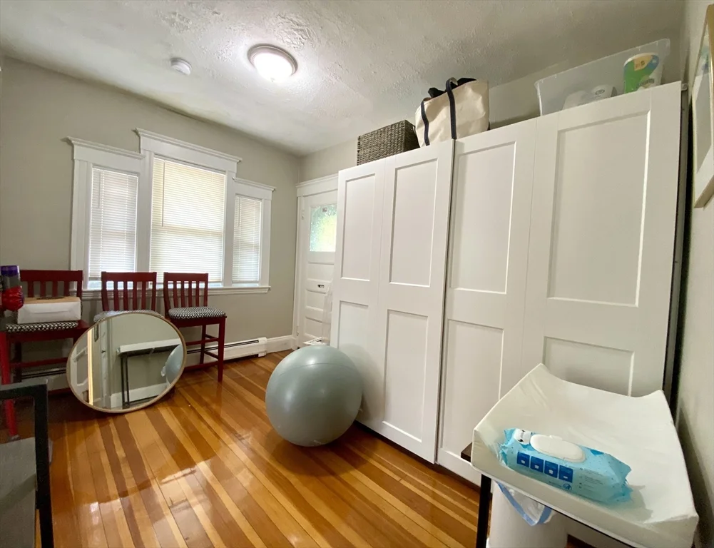 1011 Washington St, Newton