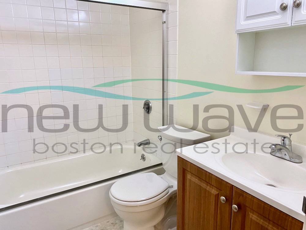 586 Massachusetts Ave, South End