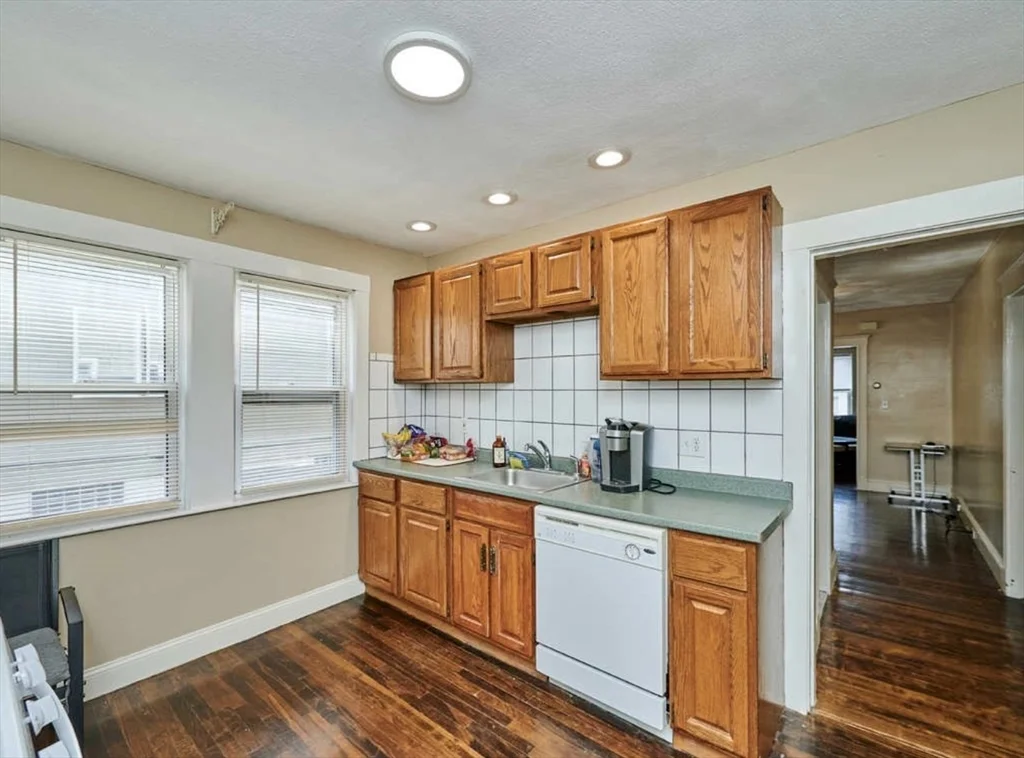 53 Fairfax St, West Somerville