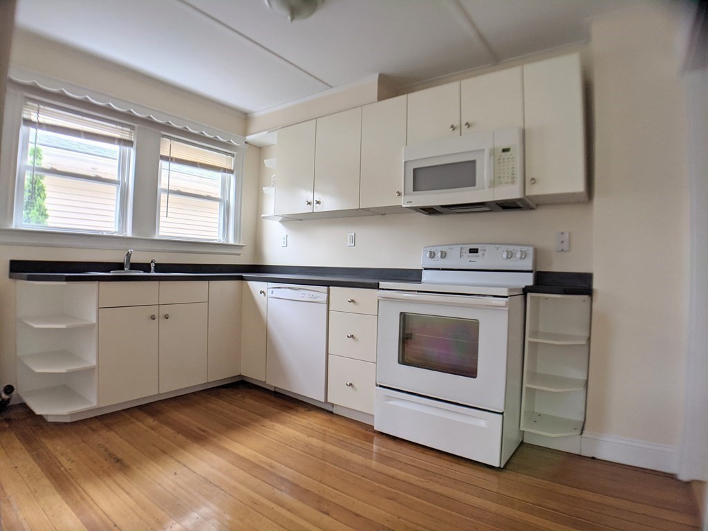 2 bed, 1 bath apartment for rent at 68 1st St Unit 1, Medford — photo 2 of 8