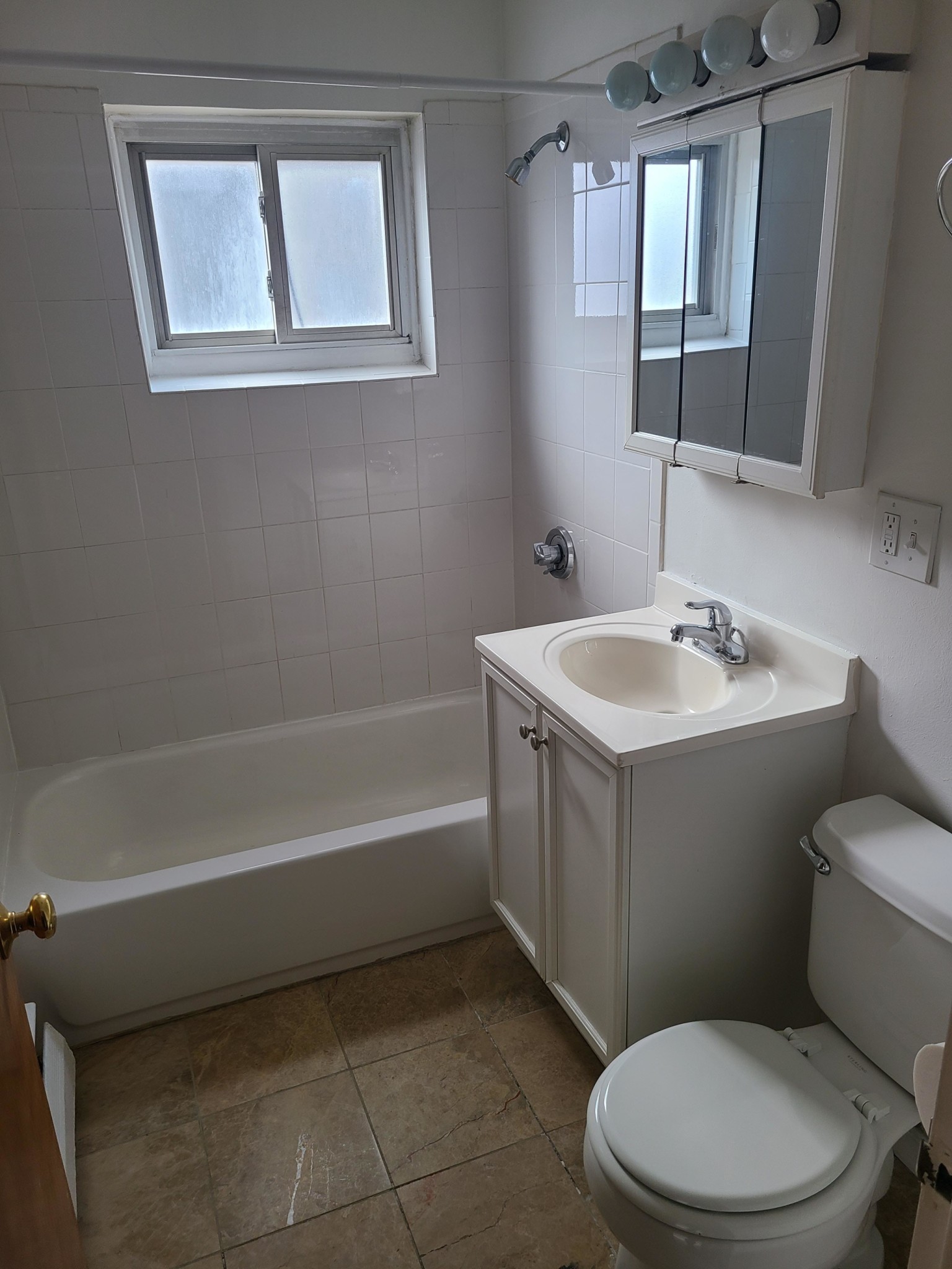 1 bed, 1 bath apartment for rent at 69 Chiswick Rd Unit 07, Brighton — photo 1 of 3