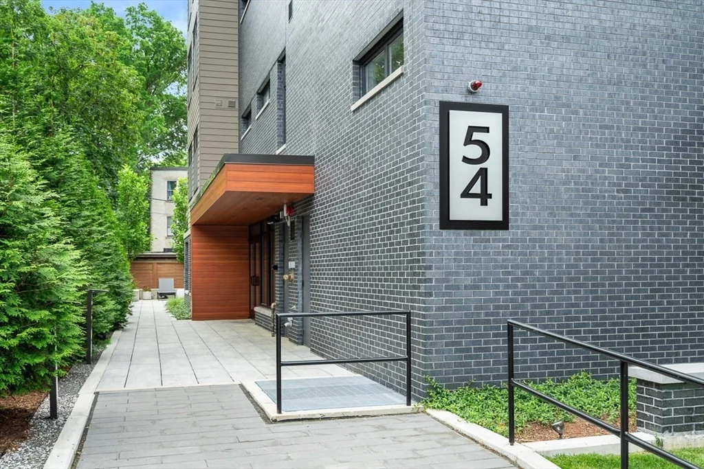 54 Auburn, Coolidge Corner