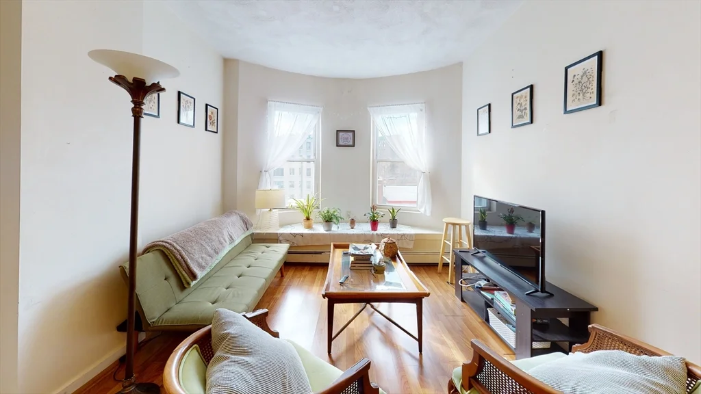 18 South Huntington Ave, Jamaica Plain