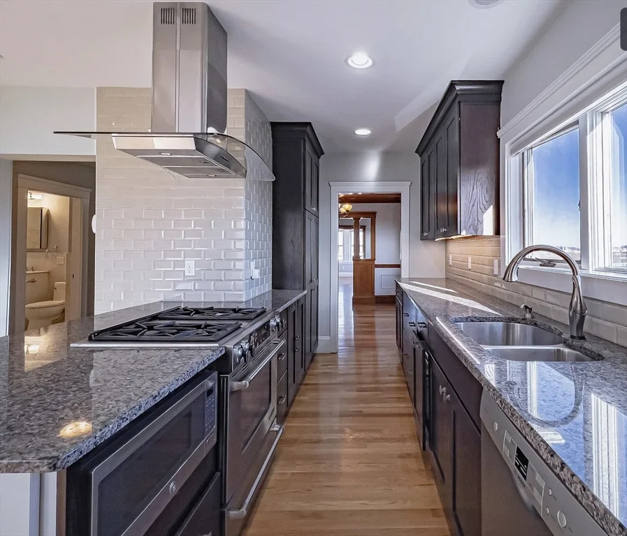 8 Putnam Rd, Assembly Square