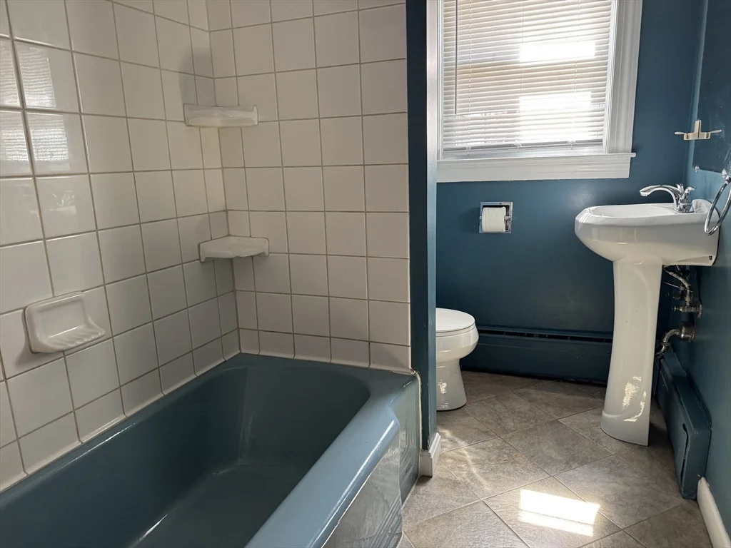 173 Pleasant St, Clinton