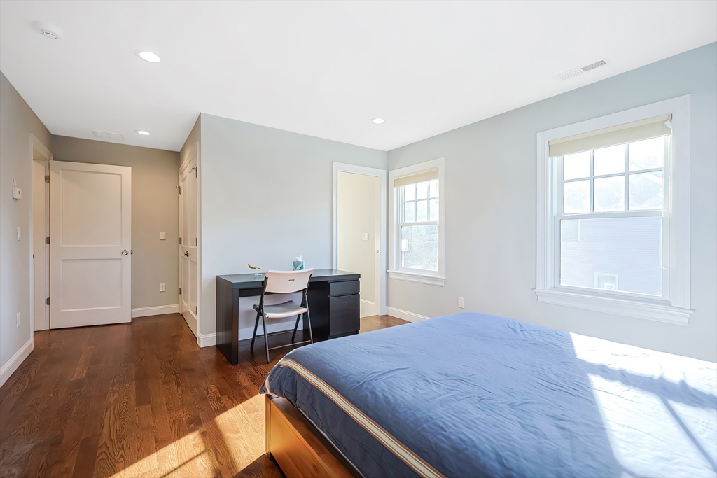 7 Marshall Rd, Wellesley