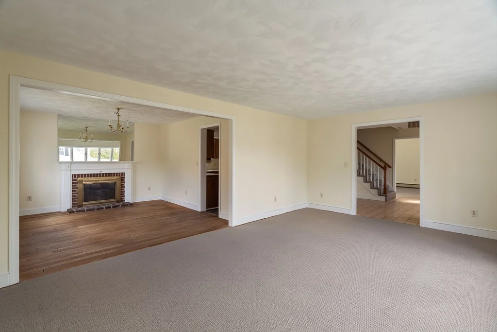 99 Garfield Ave, Woburn