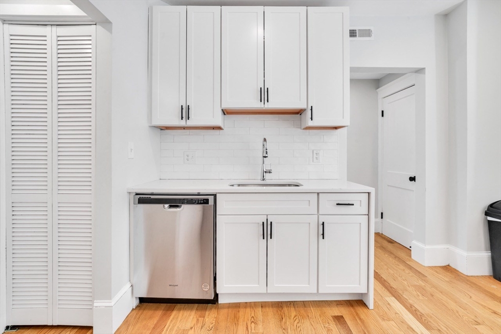 99 Kilsyth Rd, Brighton