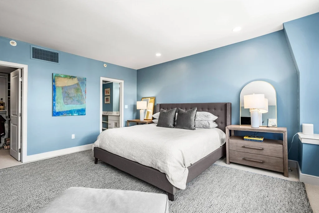 201 Newbury St, Back Bay