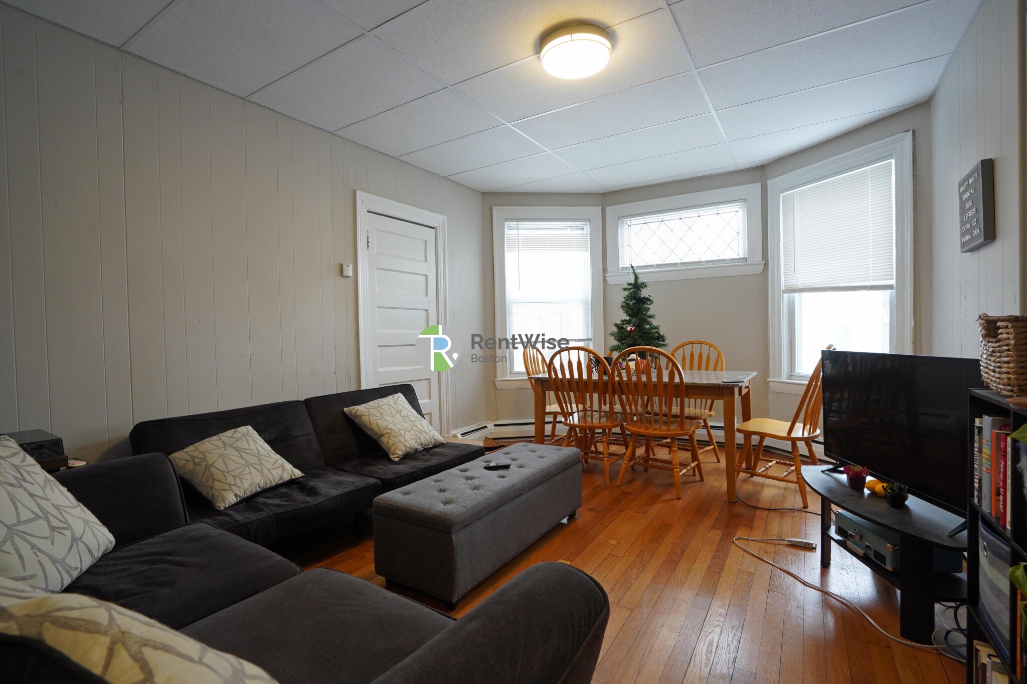 4 Ashford Ct, Allston