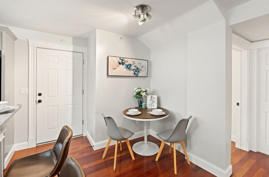 15 Millmont St, Roxbury