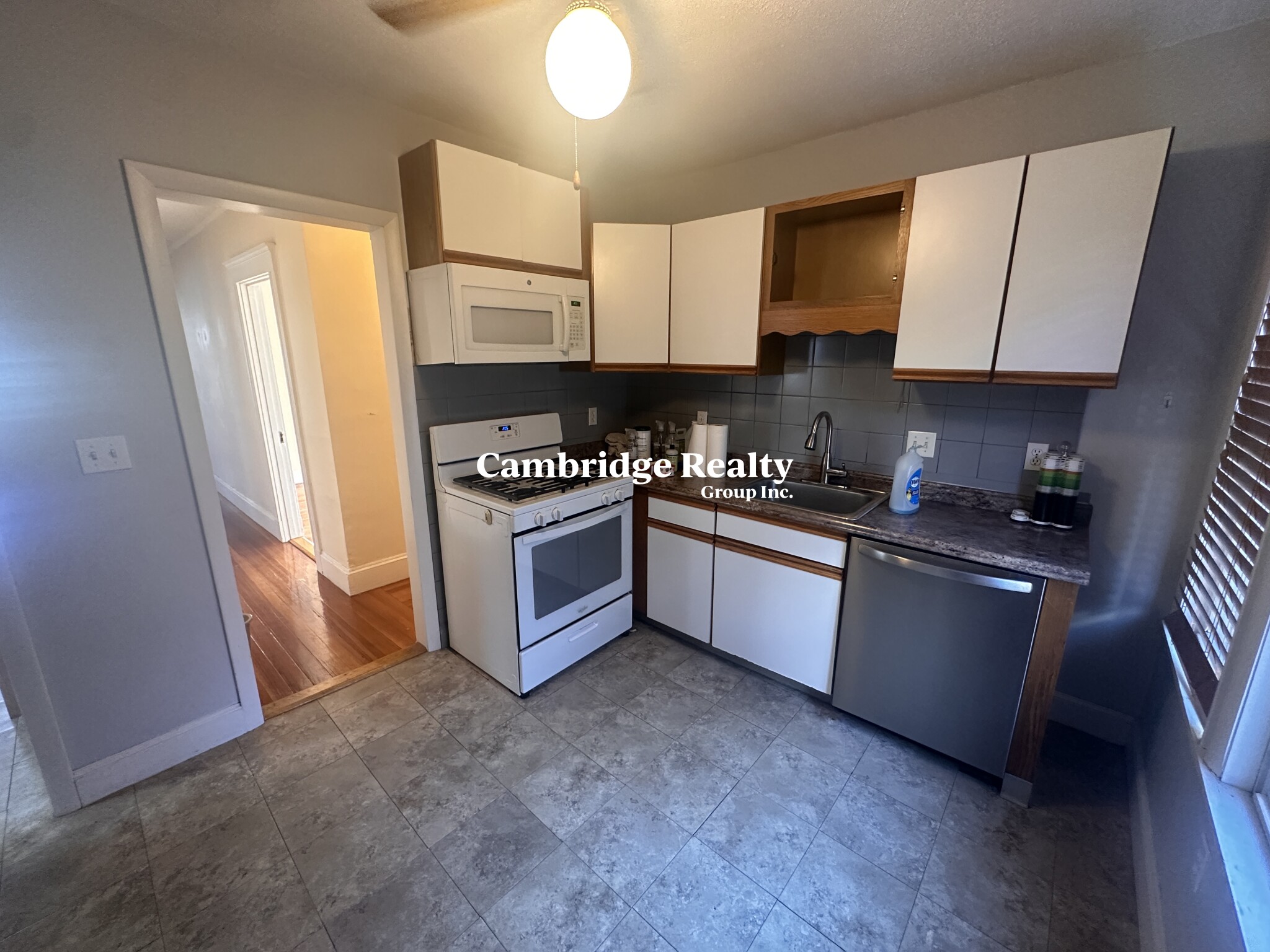 39 Magnus Ave, Ward Two