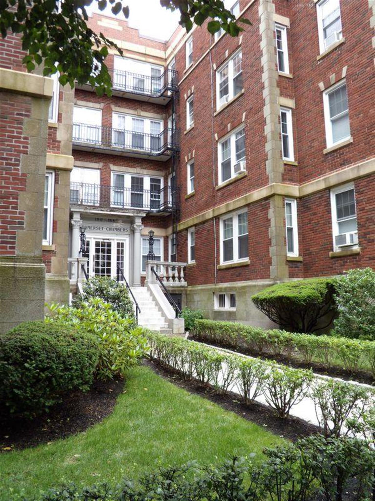 1 bed, 1 bath apartment for rent at 158 Summer St Unit 404, Spring Hill