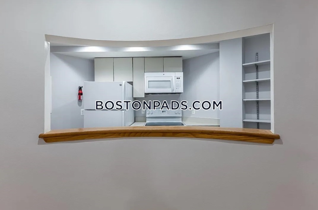 16 Symphony Rd, Fenway