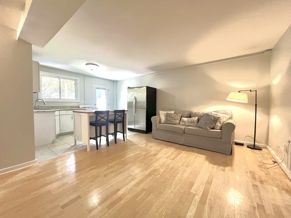 8 Wall St, Charlestown