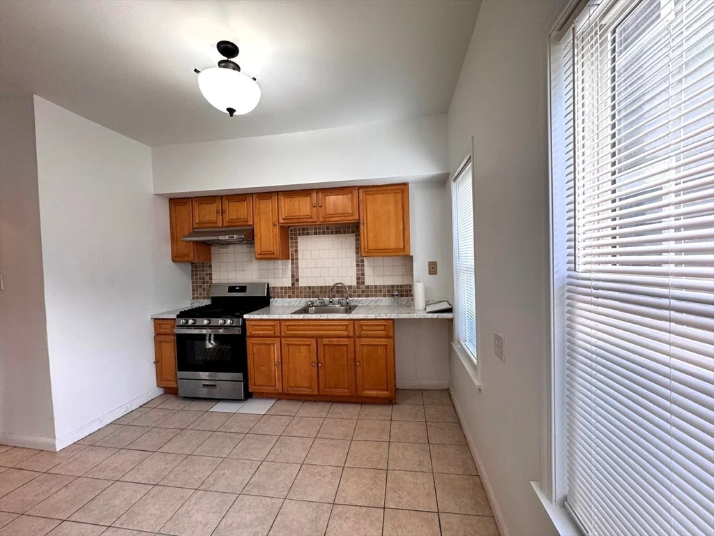 11 Fairmont Pl, Malden