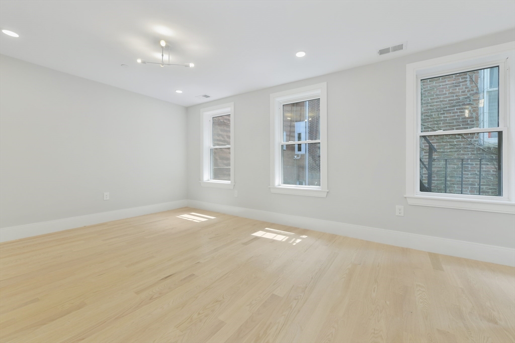 10 Lamson Ct, East Boston