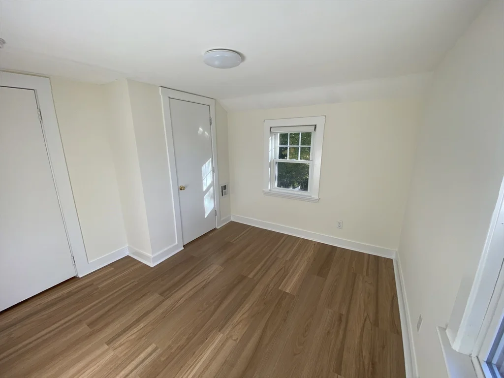 16 Stonecleve Rd, Wellesley