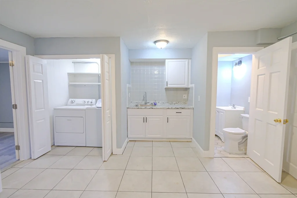 105 Clarendon St, Fitchburg