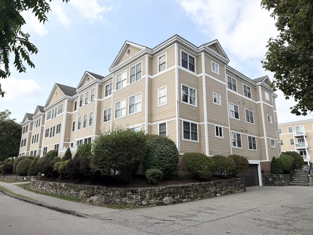 11 Cheriton Rd, West Roxbury