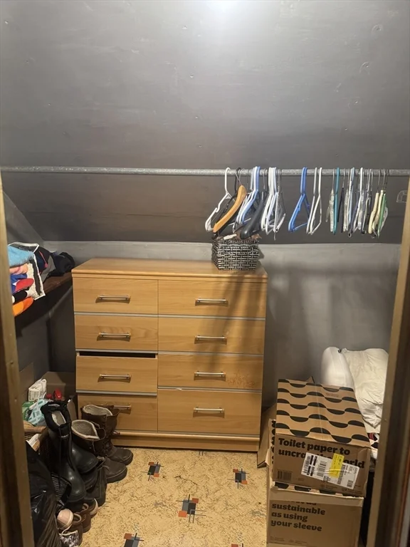 29 Brewster St, Medford