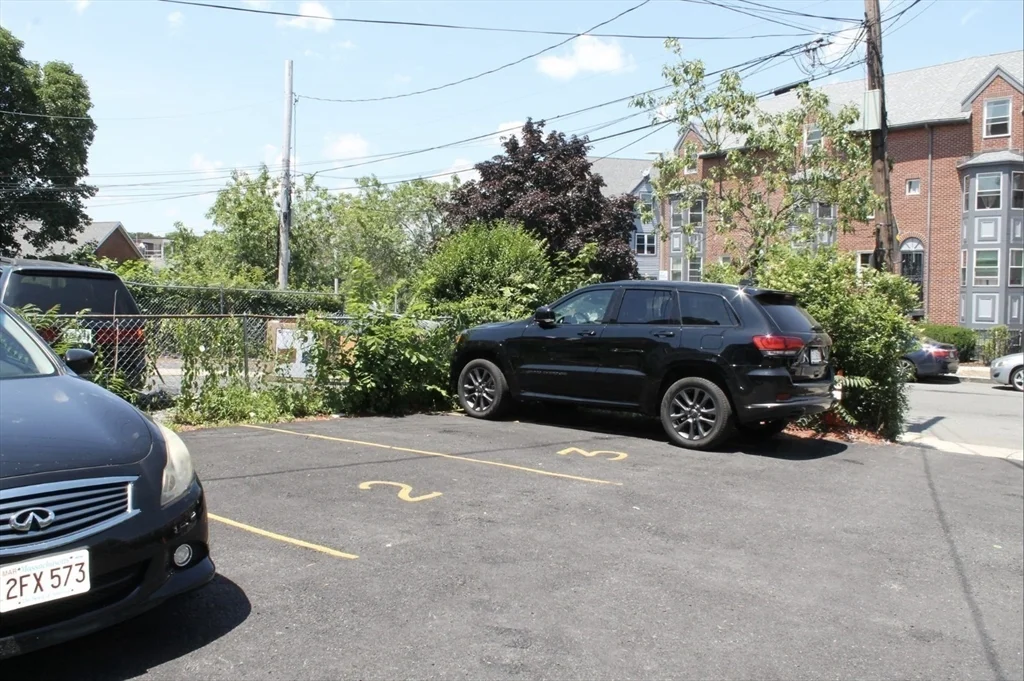 34 Circuit St, Roxbury