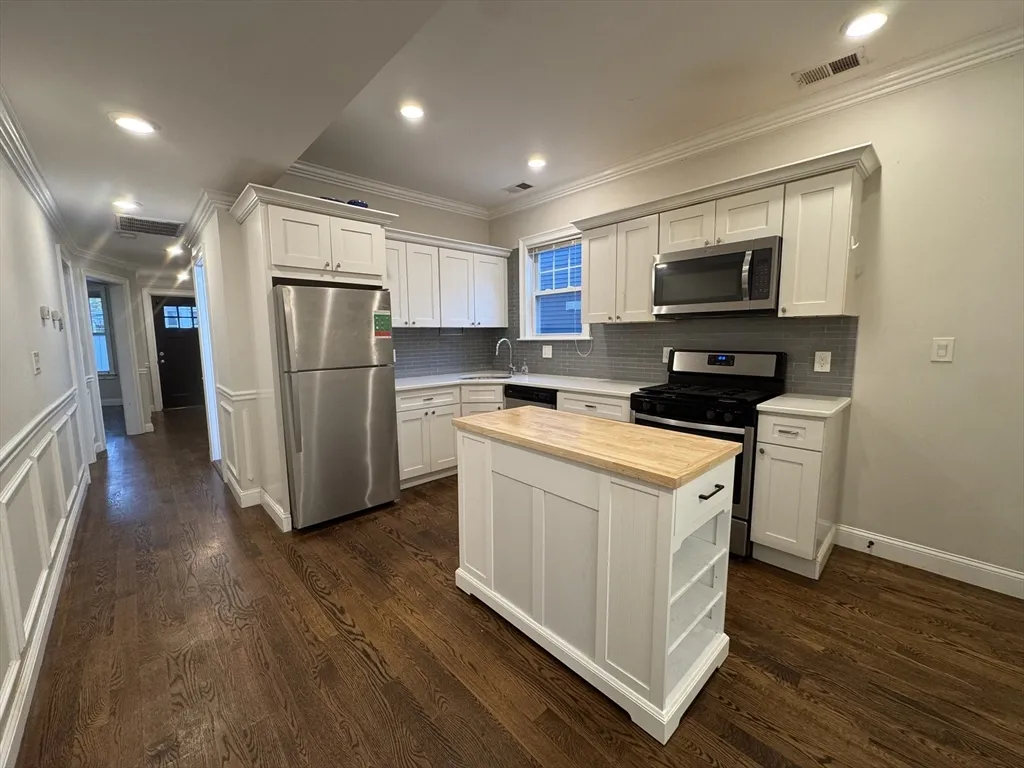 9 Cornwall St, Jamaica Plain