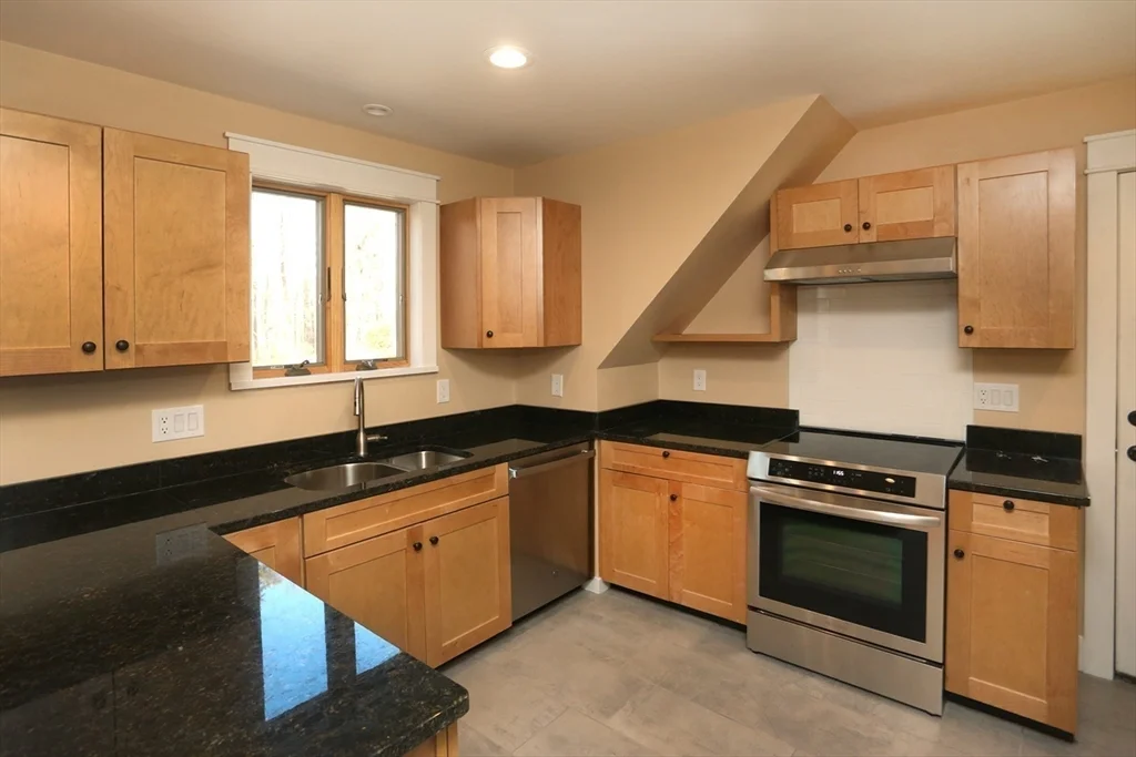 12 Warren Ave, Amesbury