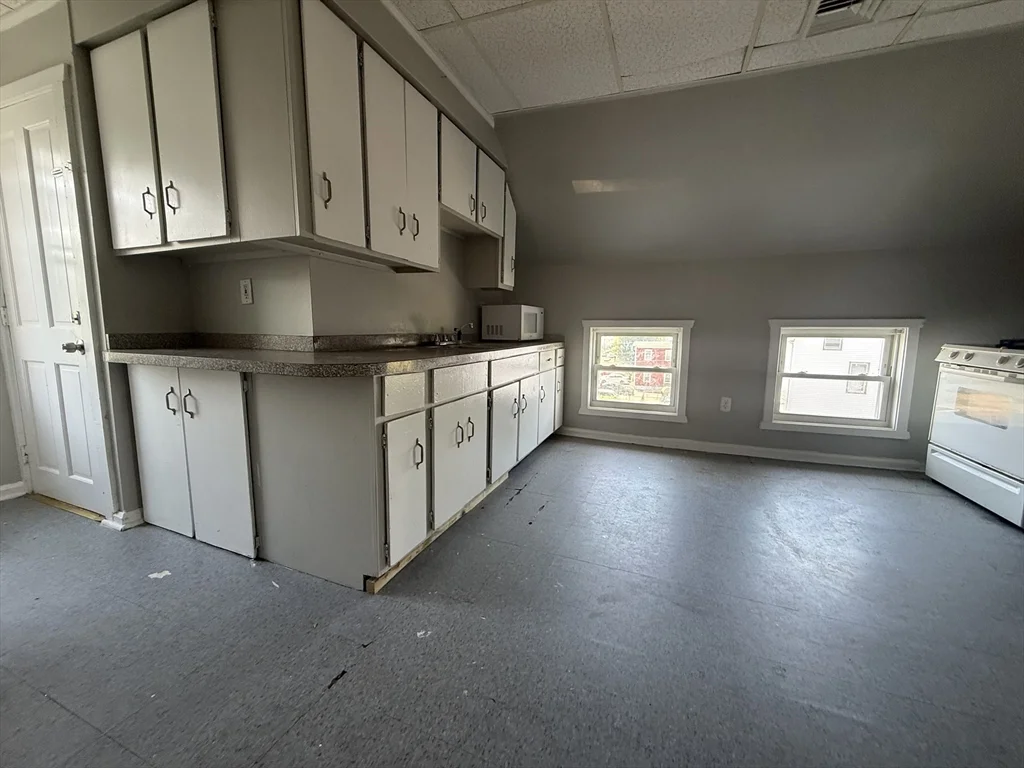 908 Plymouth Ave, Fall River