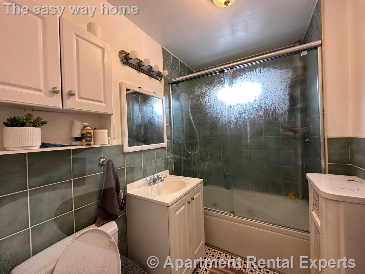 19 Stanley Ave, Tufts