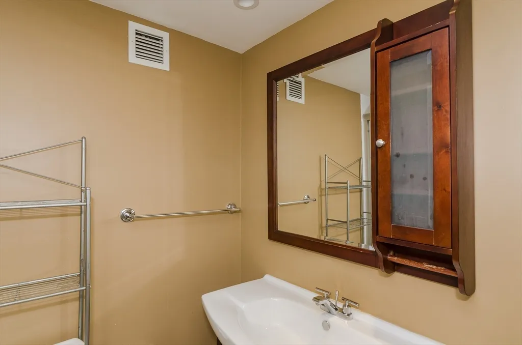 8 Museum Way, East Cambridge