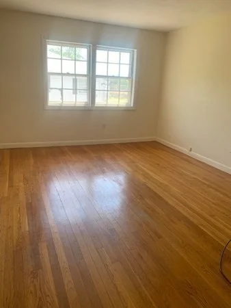 16 Abington Ave, Holbrook