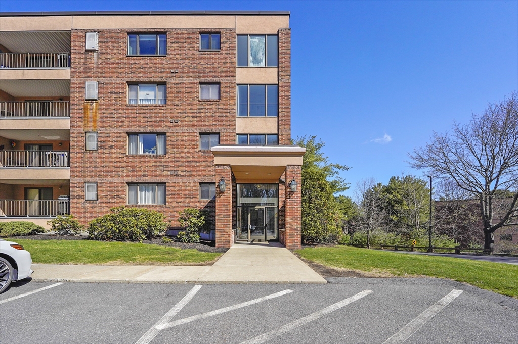 11 Ledgewood Way, Peabody