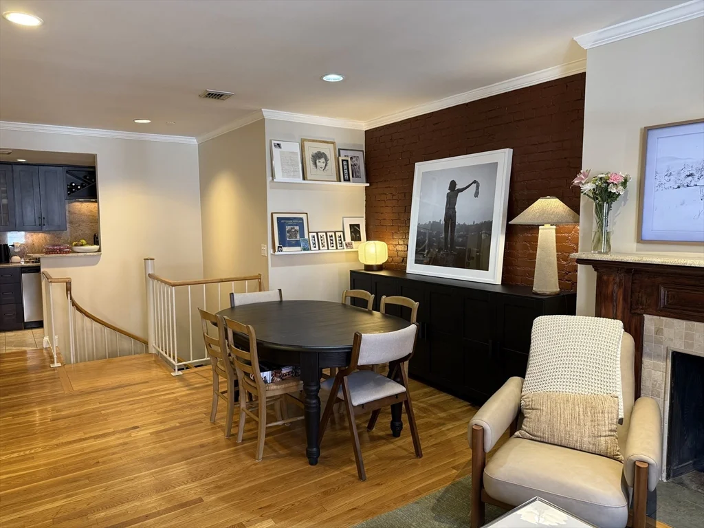 108 Gainsborough St, Fenway