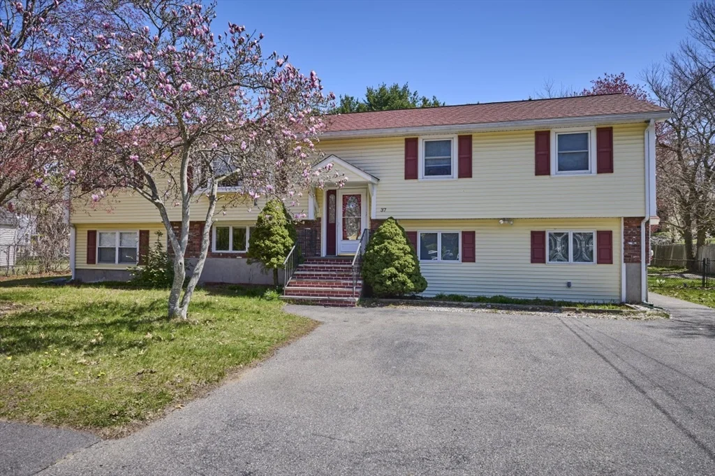 37 Locust St, Burlington