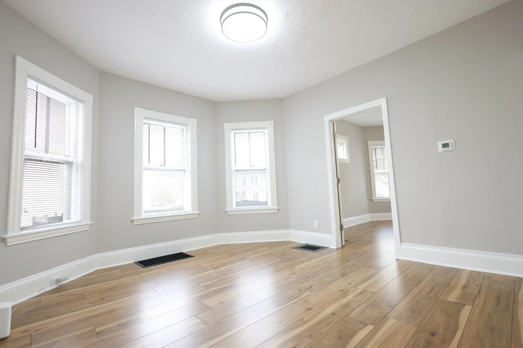 31 Graham St, Quincy