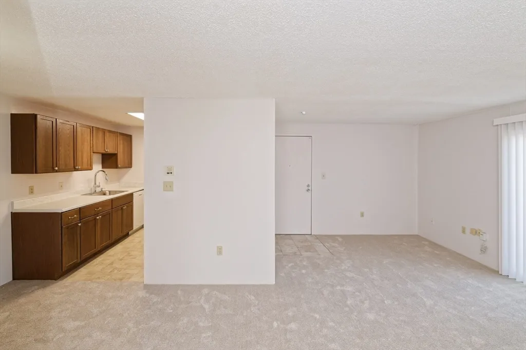 3 Post Oak Ln, Natick