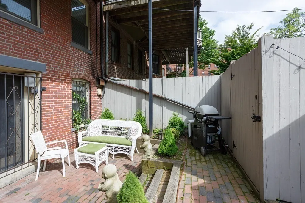 20 Braddock Park, South End