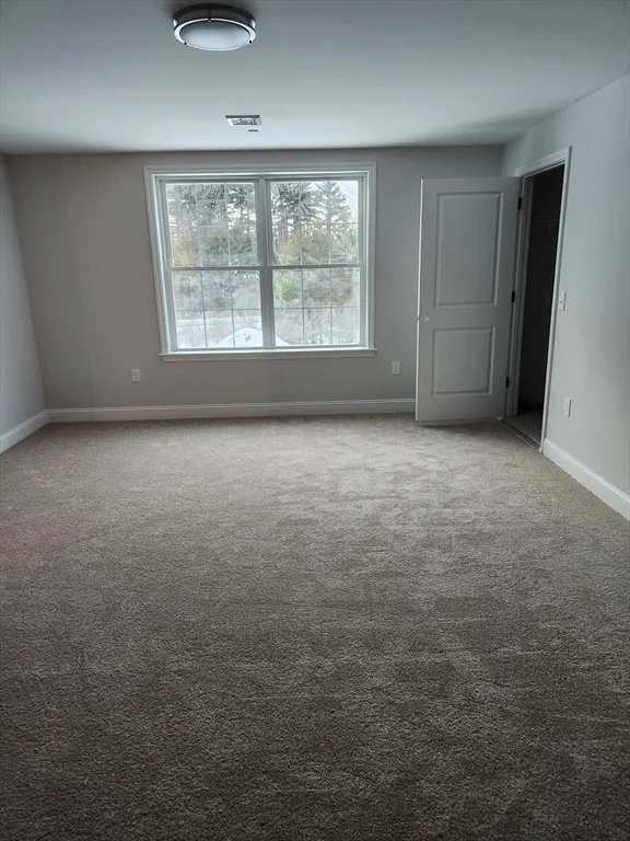 30 Four Seasons Dr, Hampstead